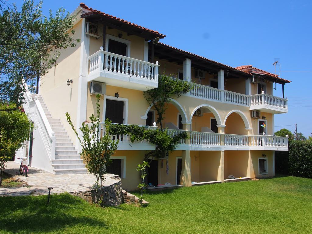 Studios Petra Kypseli